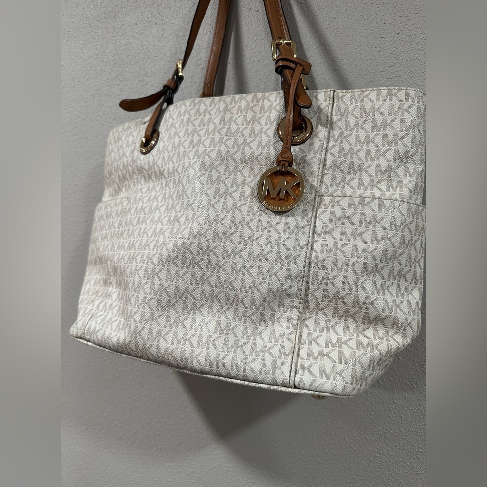 Michael Kors Jet Set - Picture 2 of 9